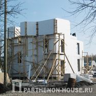 Работы по монтажу и бетонированию при строительстве домов можно выполнять и зимой